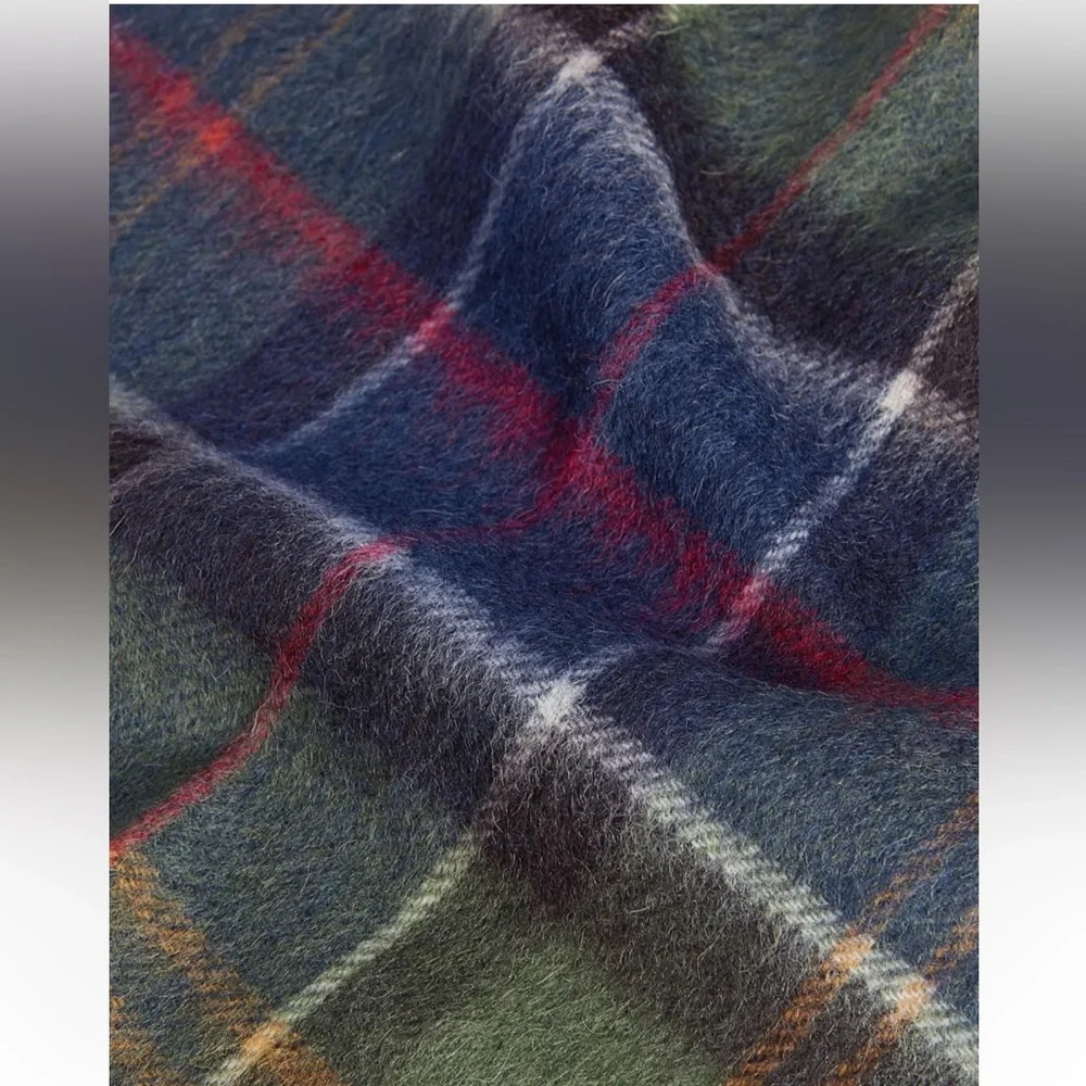 Barbour Classic Merino Cashmere Tartan Scarf - Picture 4 of 7